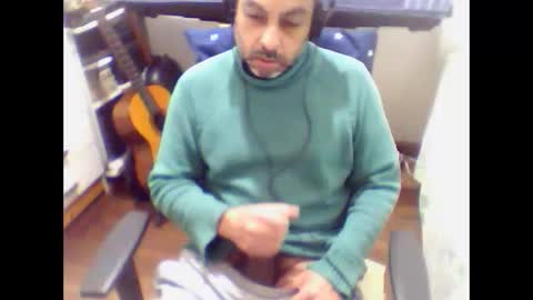 Snapshot of guty50 chatting on June 7, 12:04 am guty50 online show from June 7, 12:04 am
