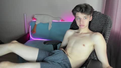 guy_liam1 online show from October 13, 1:44 pm