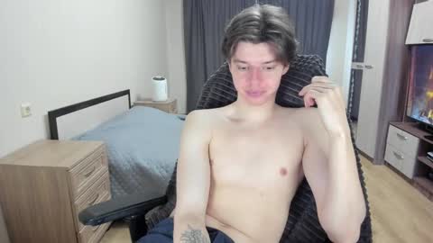 guy_liam1 online show from March 20, 7:35 am