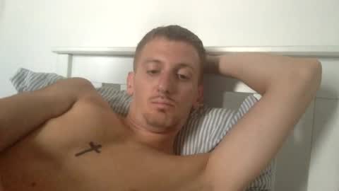 Snapshot of guynextdoor413389 chatting on July 18, 5:28 pm guynextdoor413389 online show from July 18, 5:28 pm