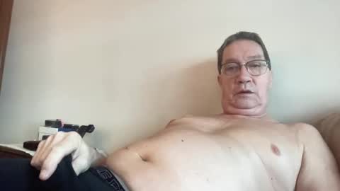 Snapshot of gwashere4u chatting on February 17, 1:32 pm gwashere4u online show from February 17, 1:32 pm