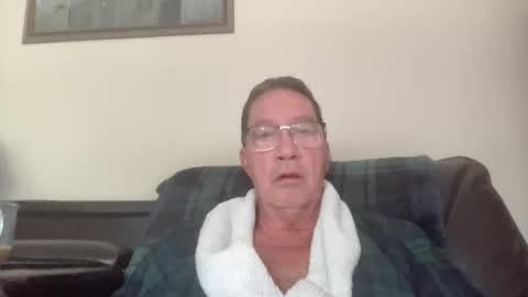 Snapshot of gwashere4u chatting on September 16, 12:39 pm gwashere4u online show from September 16, 12:39 pm