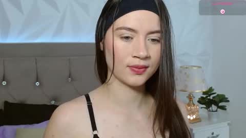 Gwen Drew online show from October 31, 1:01 pm