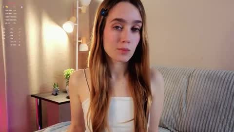 Snapshot of gwenbunn chatting on November 6, 1:06 am Julia online show from November 6, 1:06 am