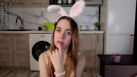 Snapshot of gwenbunn chatting on November 29, 1:30 am Julia online show from November 29, 1:30 am