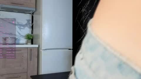 Snapshot of gwenbunn chatting on December 14, 1:22 am Julia online show from December 14, 1:22 am