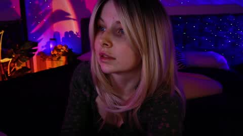 Snapshot of gwenhilton chatting on January 22, 9:02 am gwenhilton online show from January 22, 9:02 am