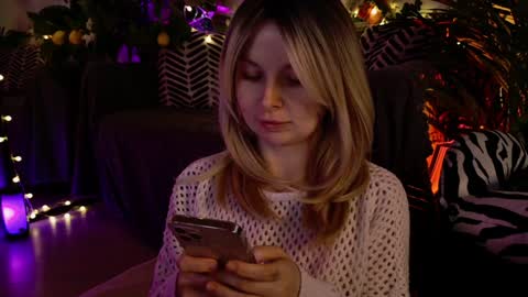 Snapshot of gwenhilton chatting on February 4, 9:07 am gwenhilton online show from February 4, 9:07 am