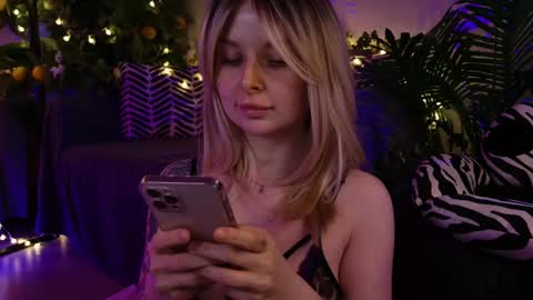 Snapshot of gwenhilton chatting on February 22, 9:12 am gwenhilton online show from February 22, 9:12 am