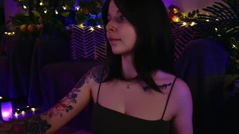 Snapshot of gwenhilton chatting on February 26, 5:42 am gwenhilton online show from February 26, 5:42 am