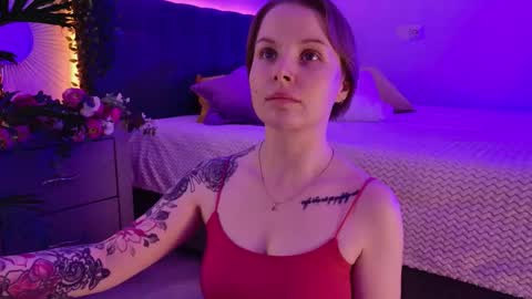 Snapshot of gwenhilton chatting on October 7, 6:10 am gwenhilton online show from October 7, 6:10 am