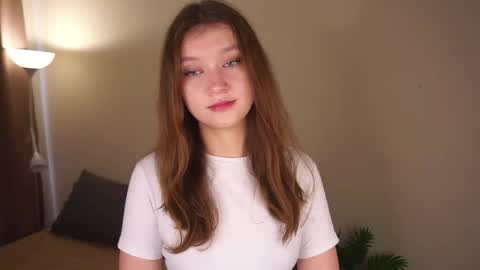 Snapshot of gwennielove chatting on June 7, 5:33 am Molly online show from June 7, 5:33 am