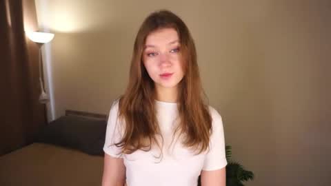 Snapshot of gwennielove chatting on June 12, 6:01 am Molly online show from June 12, 6:01 am