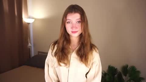 Snapshot of gwennielove chatting on June 13, 5:49 am Molly online show from June 13, 5:49 am