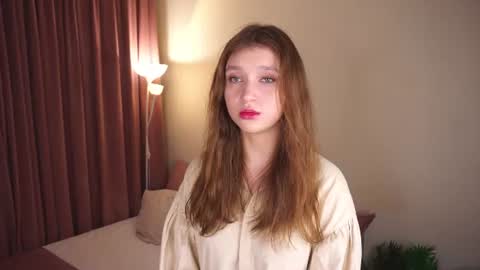 Snapshot of gwennielove chatting on July 5, 5:42 pm Molly online show from July 5, 5:42 pm