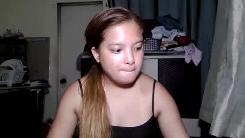Snapshot of gwyneth2001 chatting on May 31, 7:04 pm Im Gwyneth From Philippines pinkheart69 online show from May 31, 7:04 pm