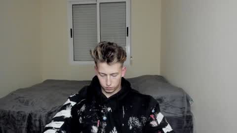 Oliver online show from December 16, 8:37 pm