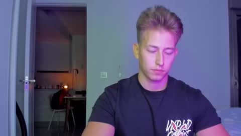 Oliver online show from December 19, 8:27 pm