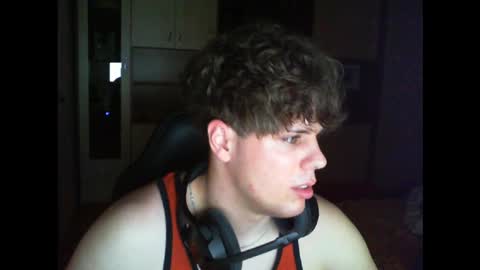 gymguy0505 online show from December 15, 11:09 pm