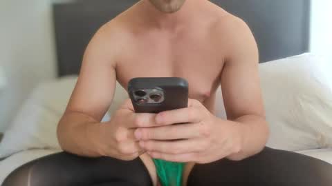 Snapshot of gymguy0697 chatting on May 27, 11:18 am Kinky Gym Guy online show from May 27, 11:18 am