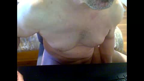 Snapshot of gymratt01 chatting on October 27, 5:17 pm gymratt01 online show from October 27, 5:17 pm