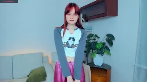 Kelly  Lilly online show from November 23, 7:35 pm