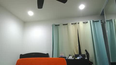 h0nest84 online show from December 15, 7:24 am