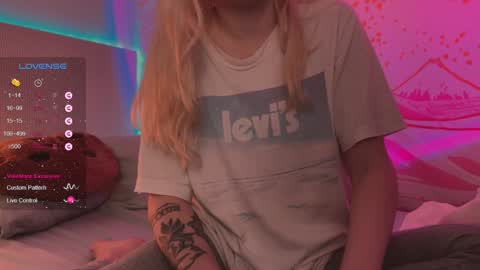 Snapshot of h2h0e chatting on January 22, 5:06 pm Lana online show from January 22, 5:06 pm