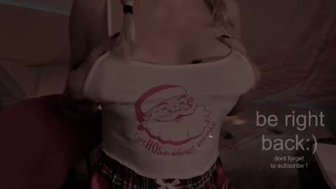 Snapshot of h2h0e chatting on September 26, 3:43 am Lana online show from September 26, 3:43 am