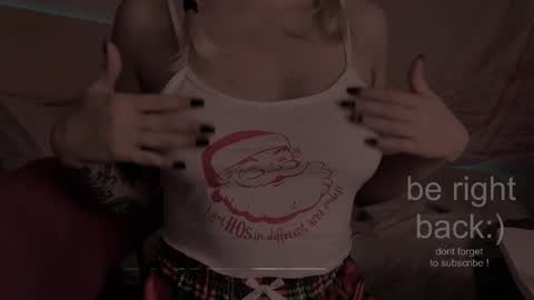 Snapshot of h2h0e chatting on October 5, 9:45 pm Lana online show from October 5, 9:45 pm