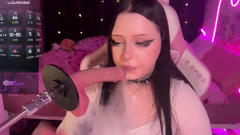 Snapshot of h3ntaikitty chatting on February 24, 3:54 pm Molly and PVT 42TKMIN 3 help us get 100 likes online show from February 24, 3:54 pm