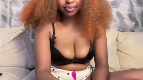 h_o_t_goddess online show from April 25, 9:23 pm