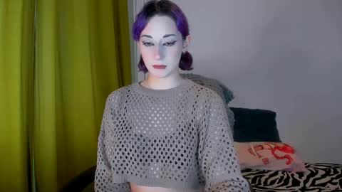 Snapshot of hadley_mills chatting on May 29, 1:53 pm hadley online show from May 29, 1:53 pm