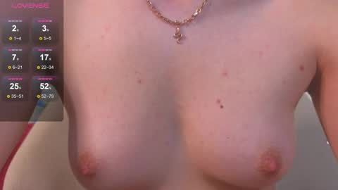 Snapshot of hadleynichols chatting on February 16, 10:32 pm Hi Im Rebecca Glad to see you in my room PVT is open online show from February 16, 10:32 pm
