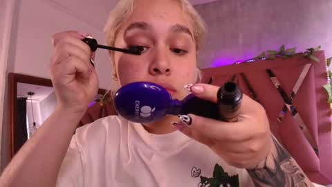 Snapshot of haelycute chatting on October 6, 12:46 pm Haely online show from October 6, 12:46 pm