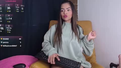 hailey_bri online show from February 20, 4:40 pm