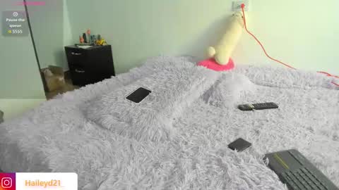 Snapshot of haileyduke chatting on November 27, 11:45 am Hailey online show from November 27, 11:45 am