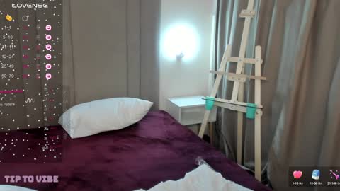 Snapshot of haileyfoxy chatting on February 5, 8:21 am Hailey online show from February 5, 8:21 am