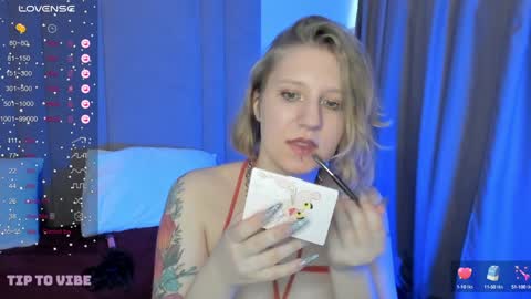 Snapshot of haileyfoxy chatting on February 7, 8:33 am Hailey online show from February 7, 8:33 am