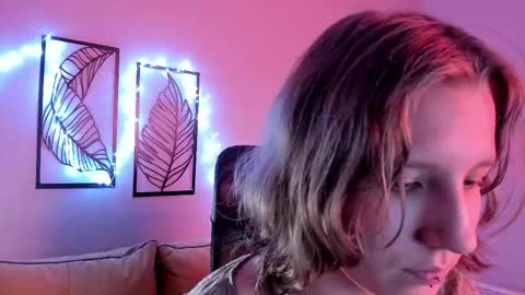 Snapshot of haileyfoxy chatting on November 12, 9:21 am Hailey online show from November 12, 9:21 am