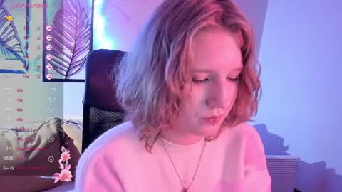 Snapshot of haileyfoxy chatting on December 1, 9:36 am Hailey online show from December 1, 9:36 am