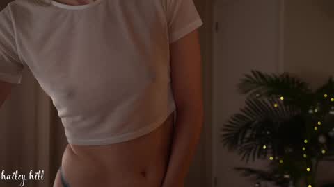 Snapshot of haileyhill chatting on December 13, 1:15 am HaileyHill online show from December 13, 1:15 am