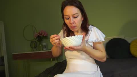 Hailey online show from February 21, 4:29 am