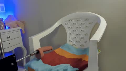 haileysans online show from March 25, 11:38 am