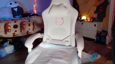 Snapshot of haileysquirts chatting on March 8, 12:09 pm Hailey online show from March 8, 12:09 pm