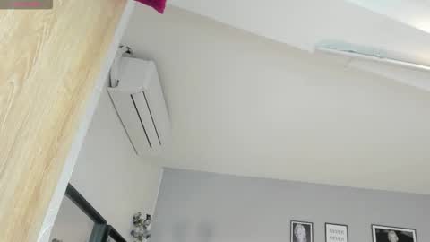 haileystonei online show from January 13, 11:15 am