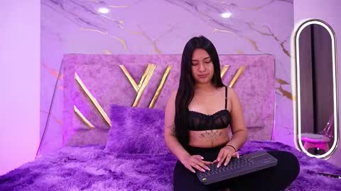 Snapshot of haileyy_fox chatting on December 1, 12:54 pm haileyy_fox online show from December 1, 12:54 pm