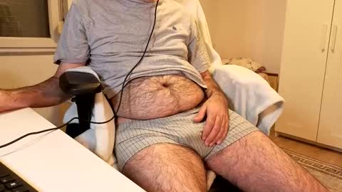 hairy_boy29 online show from November 15, 7:10 pm