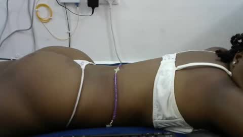 Snapshot of hairy_squiter chatting on February 16, 11:27 am Zaraha online show from February 16, 11:27 am