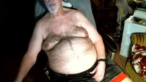 hairybear813 online show from March 1, 7:32 am